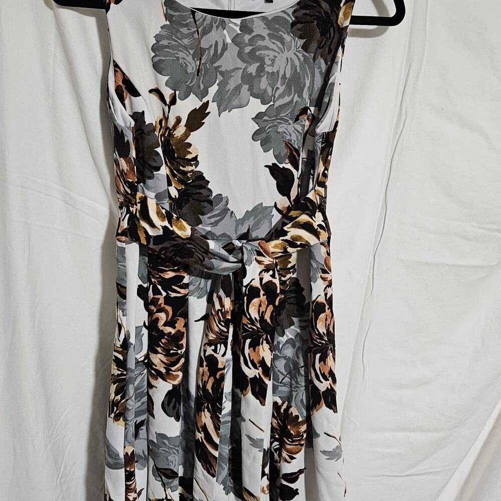 Size 6 sleeveless floral dress
